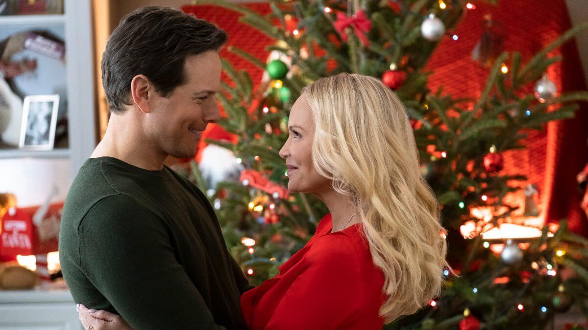 Scott Wolf, Kristin Chenoweth in A Christmas Love Story