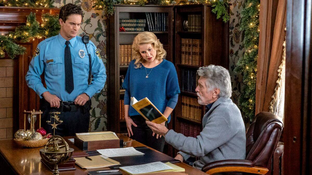 Oliver Hudson, Candace Cameron Bure, Tom Skerritt in Journey Back to Christmas