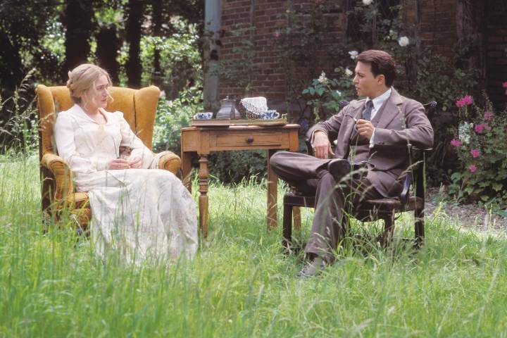 finding neverland publicity still with Kate Winslet and Johnny Depp