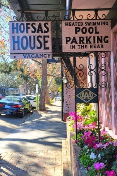 Hofsas House Hotel vacancy sign