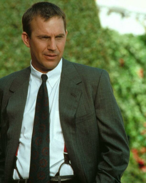 Kevin Costner as Frank Farmer