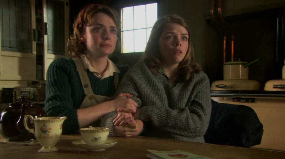 Land Girls sisters