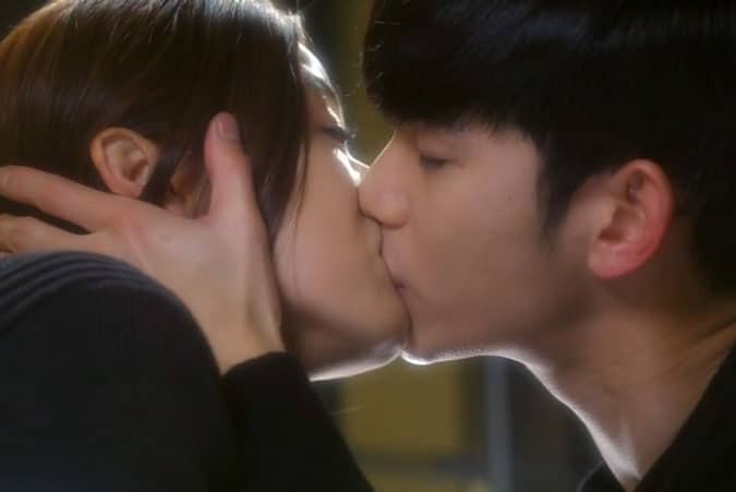 Min-Joon-and-Song-Yi-kiss - My Love From Another Star Review