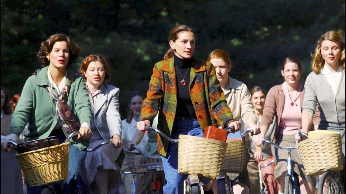 Mona Lisa Smile Review social image of Julia Roberts and other women on bikes