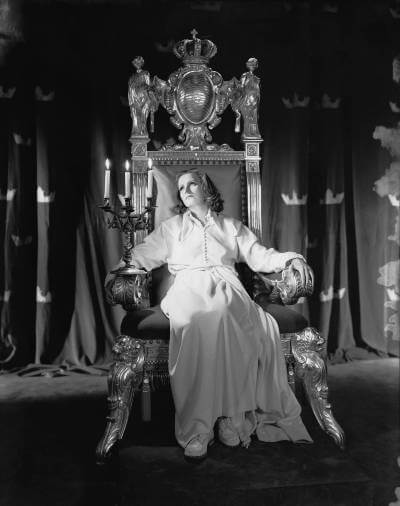 Queen christina 1933; Greta Garbo on the throne