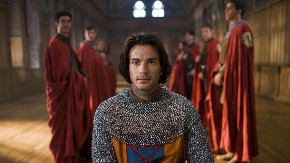 Santiago Cabrera in season 1