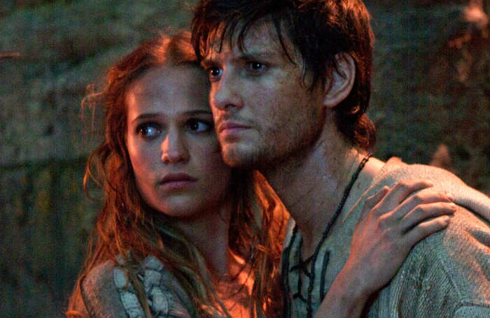 Seventh Son (Alicia Vikander and Ben Barnes)