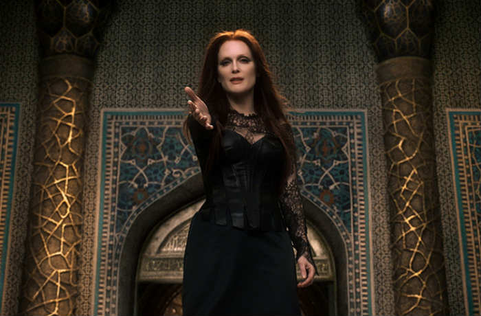 Seventh Son (Julianne Moore)