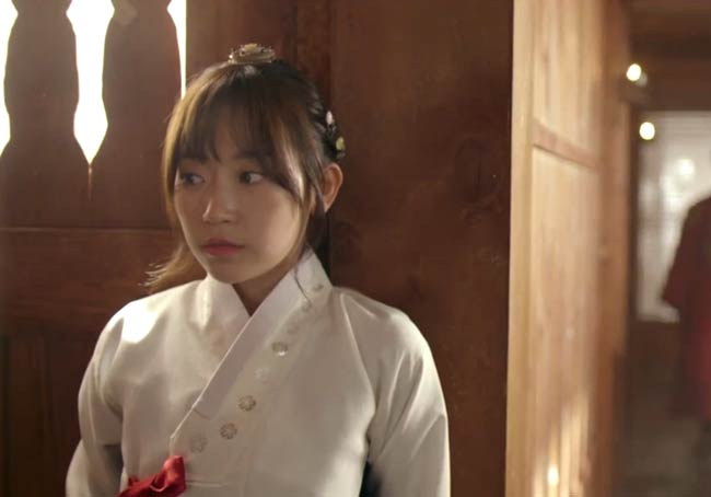 Dan-Bi in hanbok; Splash Splash Love