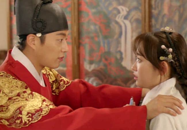 The King and Dan-Bi in Splash Splash Love