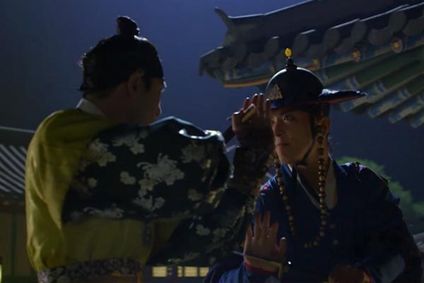 Dal-Hyang and Prince Sohyeon face off. Photo: TvN